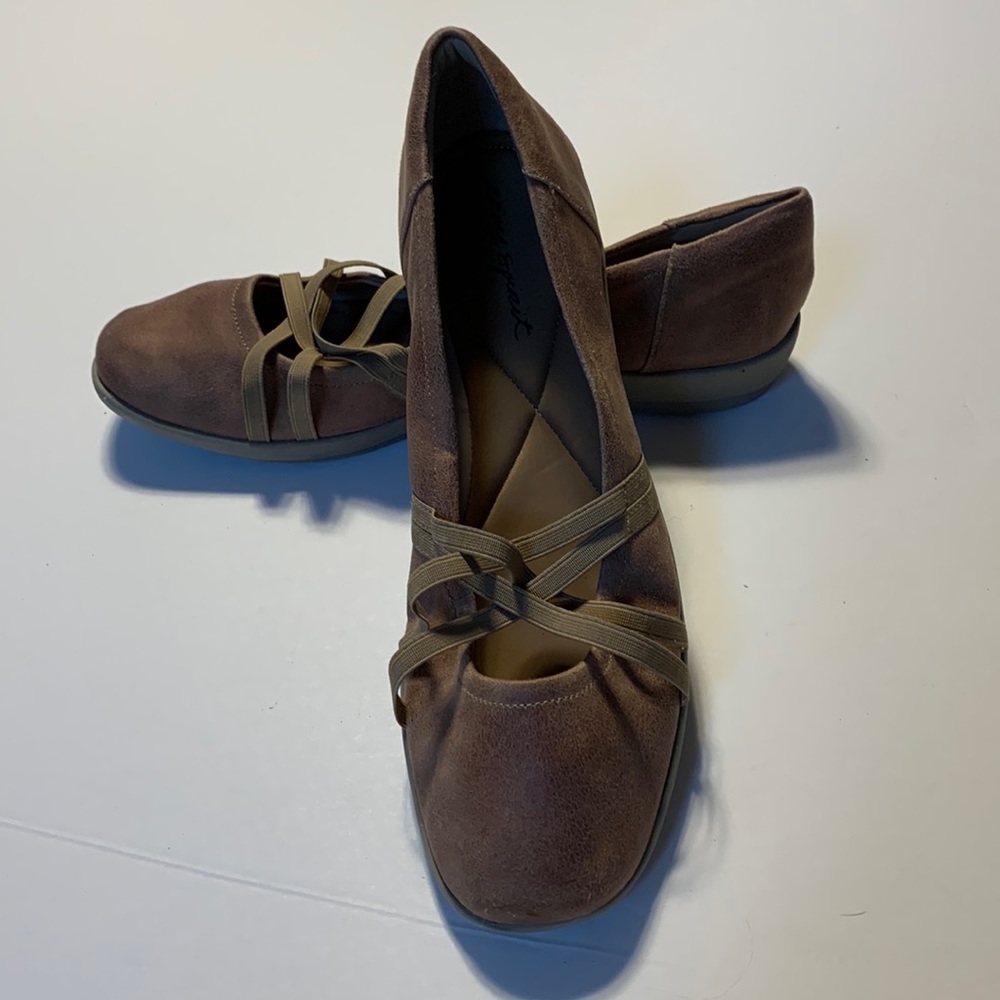 Easy Spirit Women’s Flats